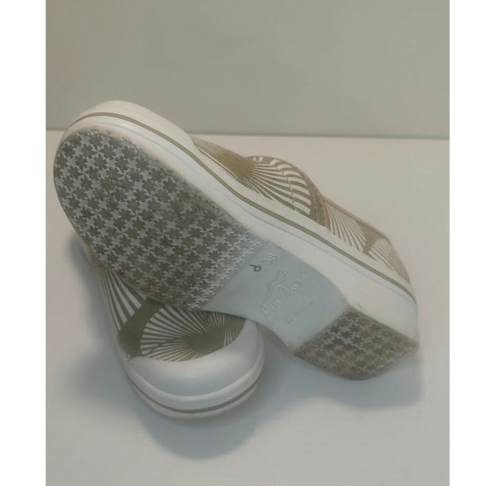 Tan Vegan Dansko Clog sz 38 - Picture 6 of 8